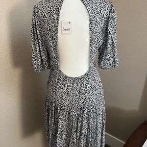 DANCING In The Dark Short Puff Sleeve Jewel Neck Open Back Detail Mini Dress Sm